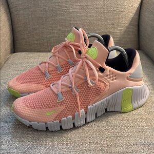 Nike Free Metcon 4 Running Shoes Sneakers in Arctic Orange Women’s size 10